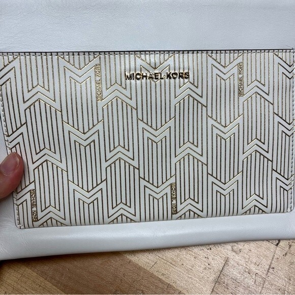 Michael Kors Wristlet in Gold and White Leather NWOT - Picture 2 of 16